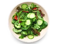 Рецепта Зелена салата с микс зеленчуци, краставици и чери домати